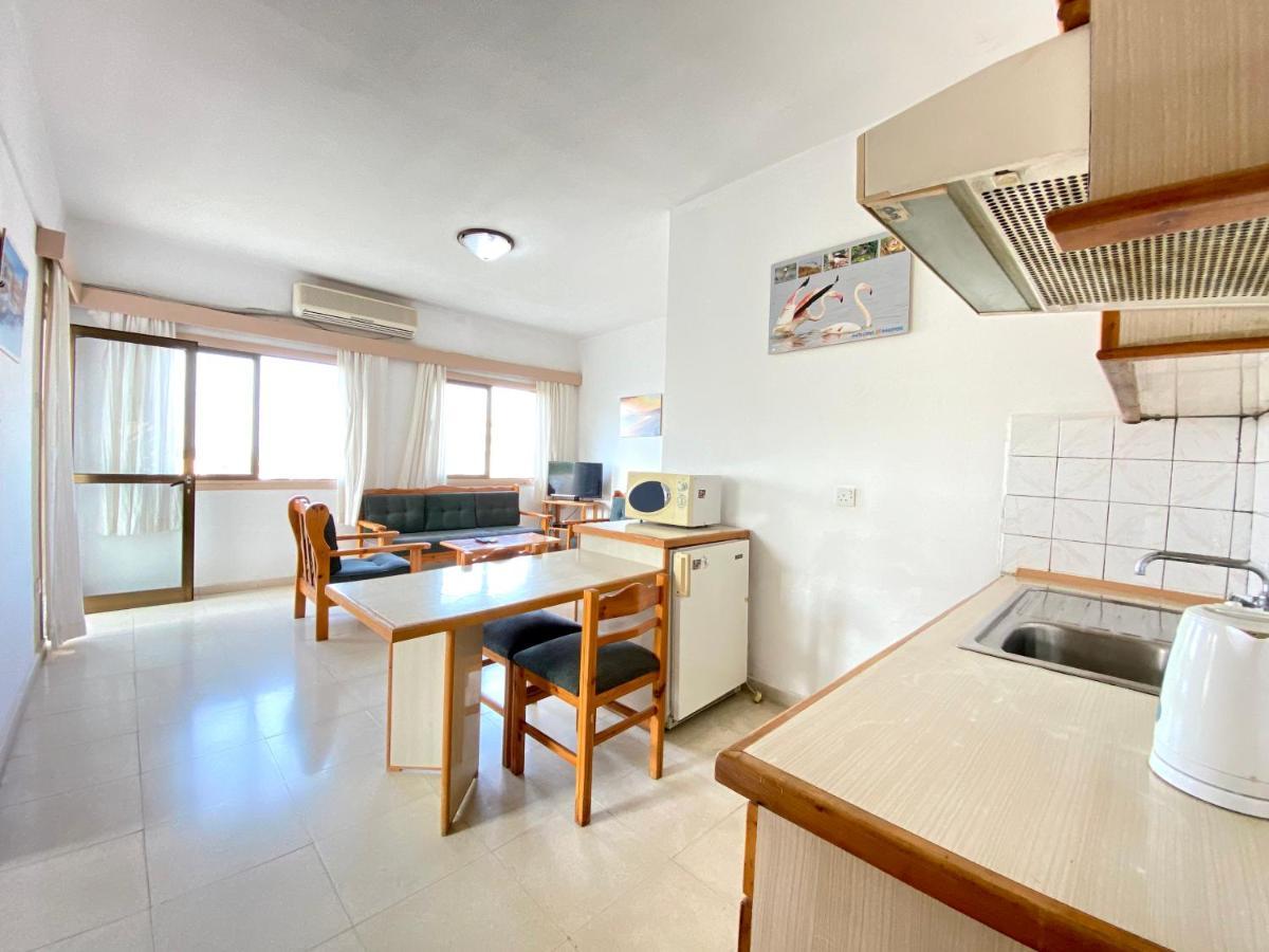 Kaan Hotel & Apartment Kyrenia  Bagian luar foto